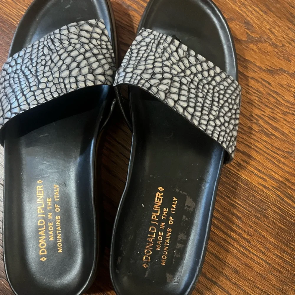 Donald J. Pliner Black Slide Sandals with Gray Textured Strap